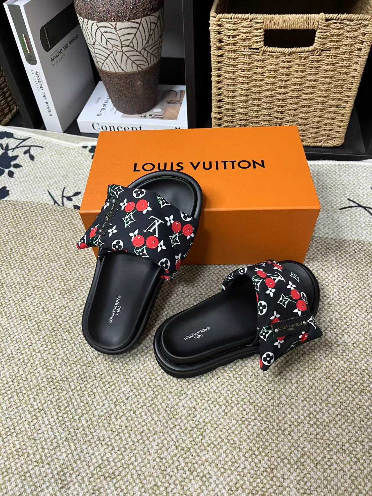 P340 yuan LV Louis Vuitton Full of high-end feel! A popular model among bloggers at home and abroad, it’s retro and fashionable, and looks stunning on your feet! Mainly recommended model on the official website★ ━━━━━ ЅᏇєєt ━━━━━ ▪️Upper: original calfskin ➕5D printing process ▪️Inner: imported mixed sheepskin ▪️Outsole: original molded foam outsole ▪️Size: Female 35-40 Men's 39-44 (women's 41 men's 45)